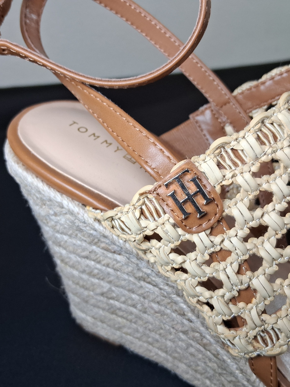 SKU99 Tommy Hilfiger Tan and Natural Crochet Espadrille Wedge Sandals Size 8 - Picture 3 of 6